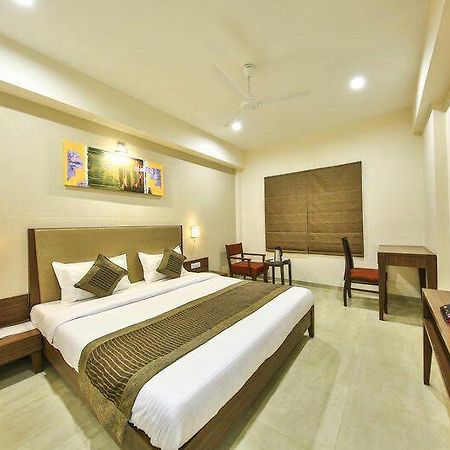 Fabhotel Flora Vastral Ahmedabad Eksteriør billede